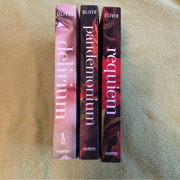 Delirium Trilogy YA Dystopian Books by Lauren Oliver - Picture 4 of 8